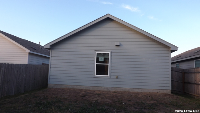 Listing photo id 18 for 4543 Zoe Pass