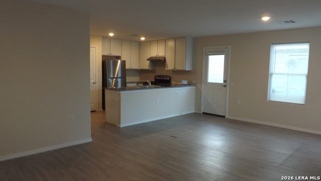 Listing photo id 3 for 4543 Zoe Pass