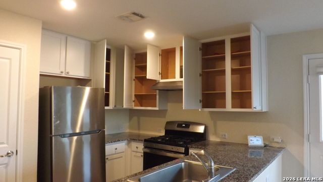 Listing photo id 5 for 4543 Zoe Pass