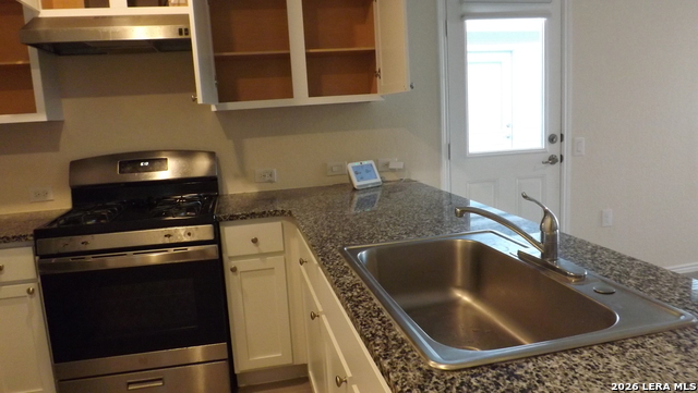 Listing photo id 6 for 4543 Zoe Pass