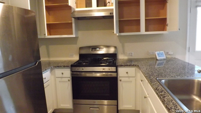 Listing photo id 7 for 4543 Zoe Pass