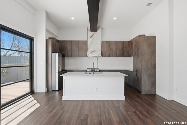 Image 21 of 51 For 608 Labor  