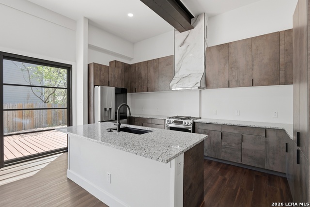 Image 22 of 51 For 608 Labor  