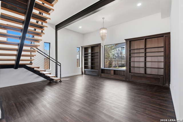 Image 25 of 51 For 608 Labor  