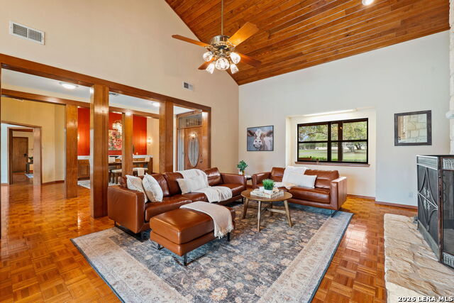 Image 18 of 103 For 8463 Barron  