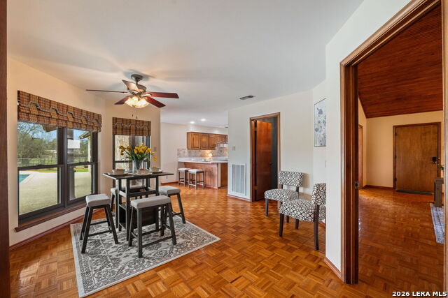 Image 22 of 103 For 8463 Barron  