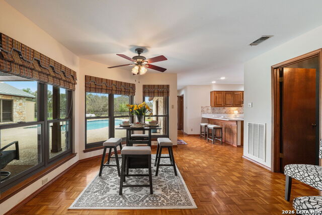 Image 24 of 103 For 8463 Barron  