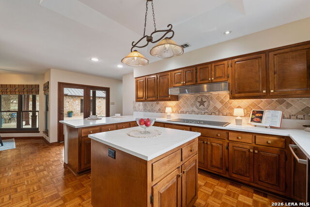 Image 28 of 103 For 8463 Barron  