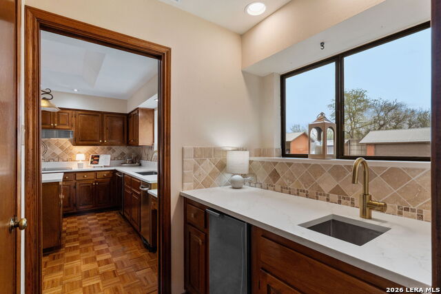 Image 33 of 103 For 8463 Barron  