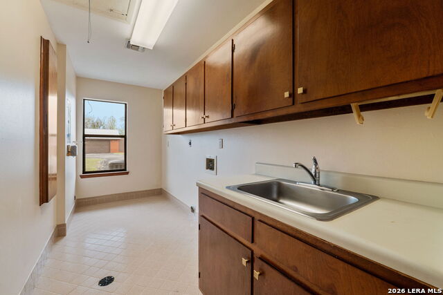 Image 38 of 103 For 8463 Barron  