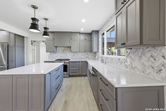 Image 21 of 60 For 28 Byron  