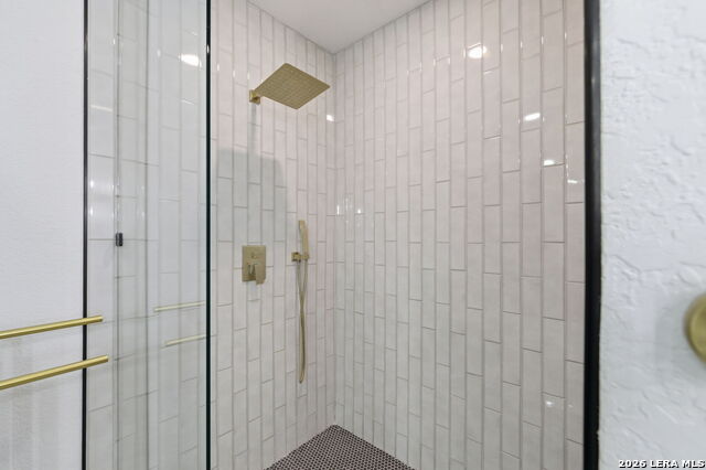 Image 27 of 60 For 28 Byron  