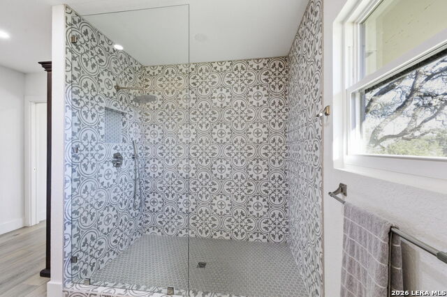 Image 31 of 60 For 28 Byron  