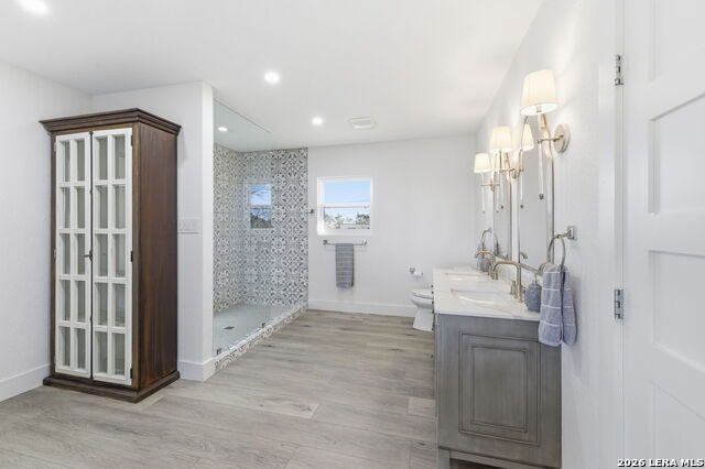 Image 33 of 60 For 28 Byron  