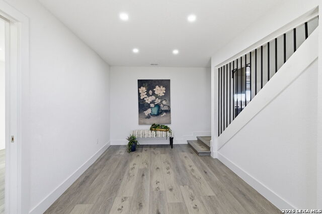 Image 5 of 60 For 28 Byron  