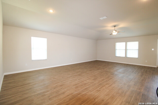 Image 15 of 39 For 7043 Diamond Valley