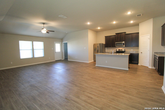 Image 19 of 39 For 7043 Diamond Valley