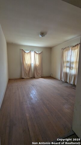 Image 5 of 7 For 4918 Alma  