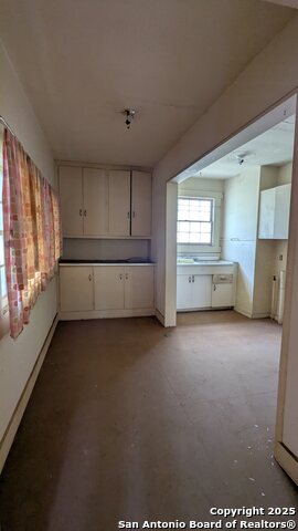 Image 6 of 7 For 4918 Alma  