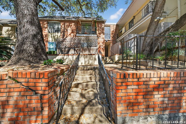 Image 25 of 27 For 6718 Callaghan Rd  315