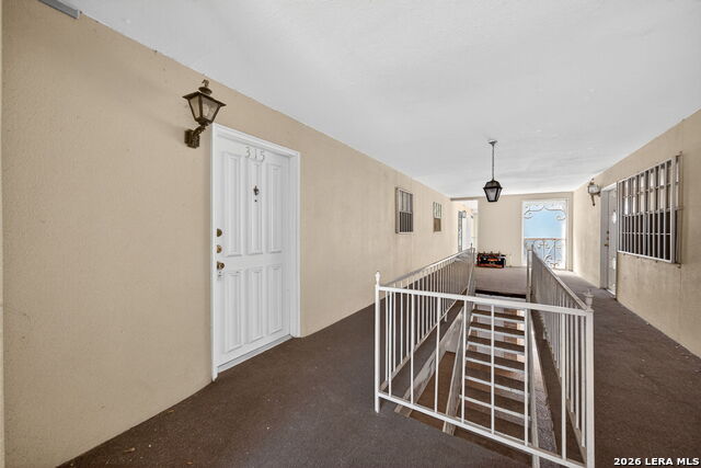 Image 4 of 27 For 6718 Callaghan Rd  315