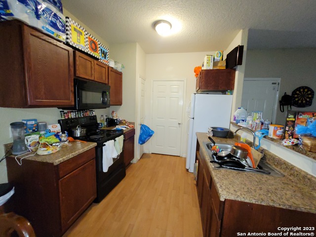 Image 12 of 30 For 10911 Baltic