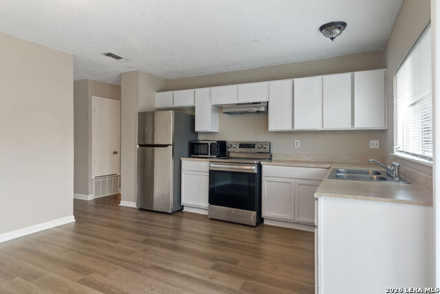 Image 10 of 16 For 8219 Glen Lark