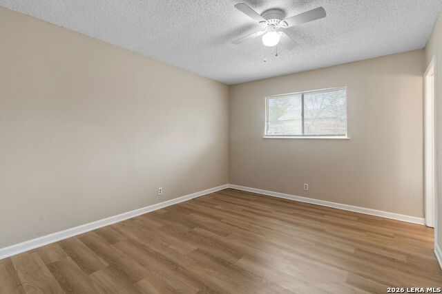 Image 14 of 16 For 8219 Glen Lark