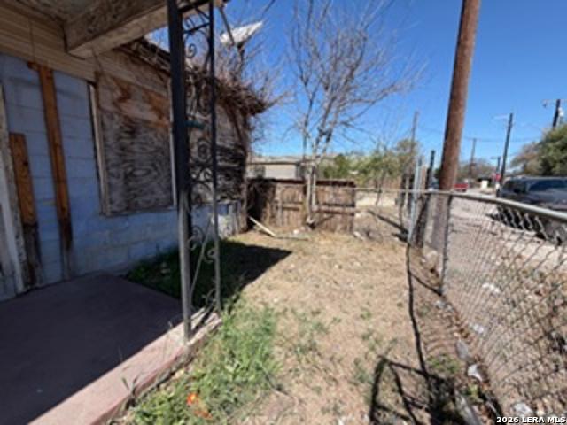 Image 4 of 5 For 813 San Augustine Ave S