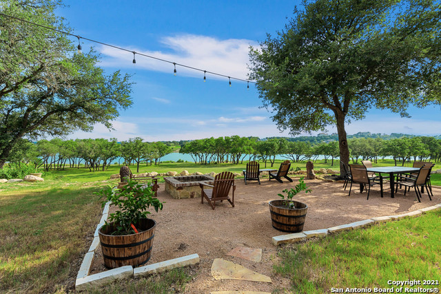 Listing photo id 41 for 189 Shimmering Shore Ct