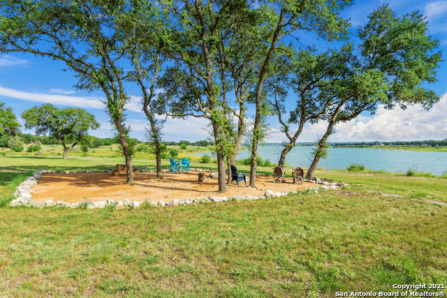 Listing photo id 42 for 189 Shimmering Shore Ct