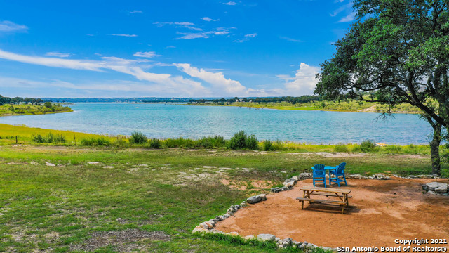 Listing photo id 48 for 189 Shimmering Shore Ct