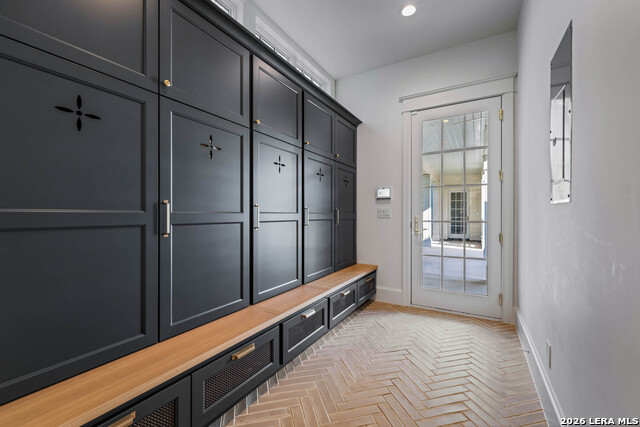 Listing photo id 33 for 1755 Riada  