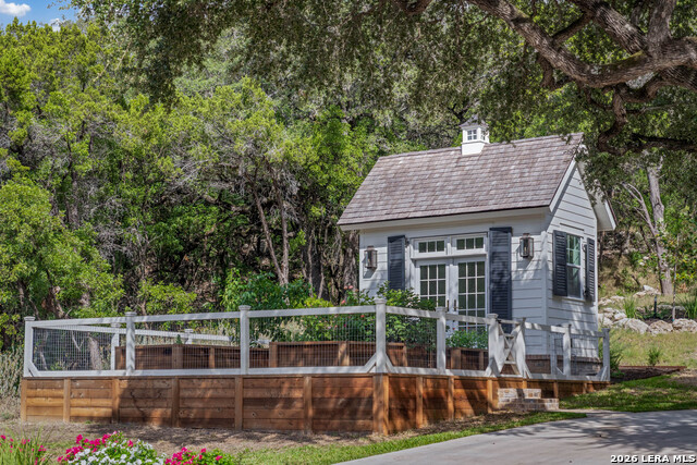 Listing photo id 46 for 1755 Riada  