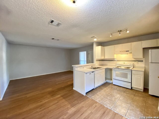 Image 14 of 28 For 5225 Meadow Field  1