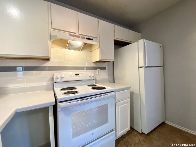 Image 18 of 28 For 5225 Meadow Field  1