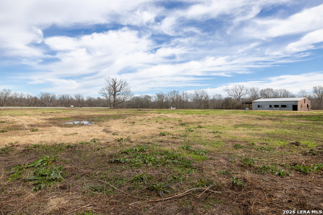 Listing photo id 2 for 33715 Fm 1093