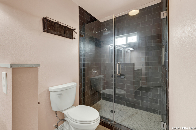 Image 20 of 33 For 465 Twin Point