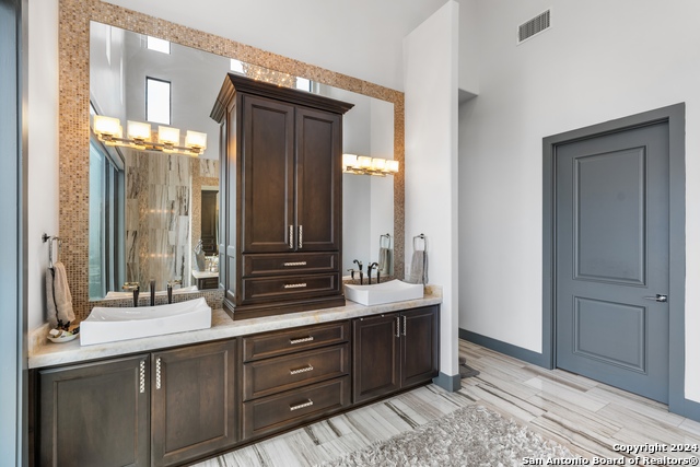 Image 14 of 41 For 7002 Bella Rose