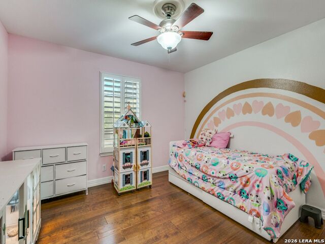 Listing photo id 12 for 8102 Braun Forest