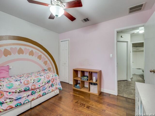 Listing photo id 13 for 8102 Braun Forest