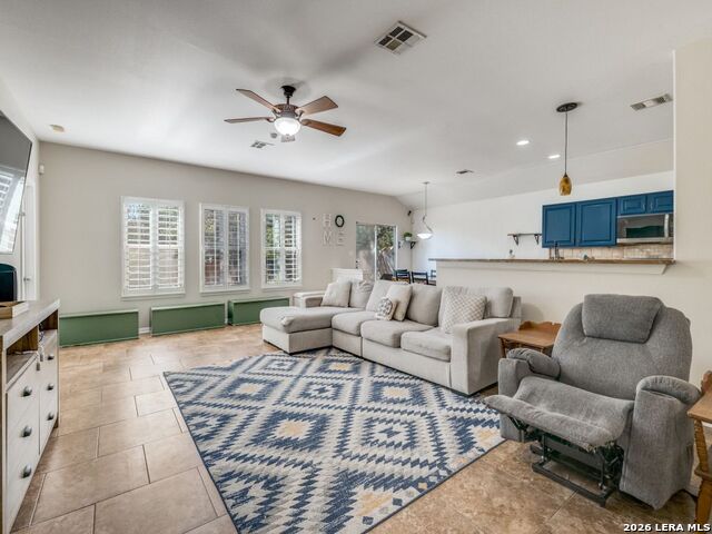 Listing photo id 0 for 8102 Braun Forest