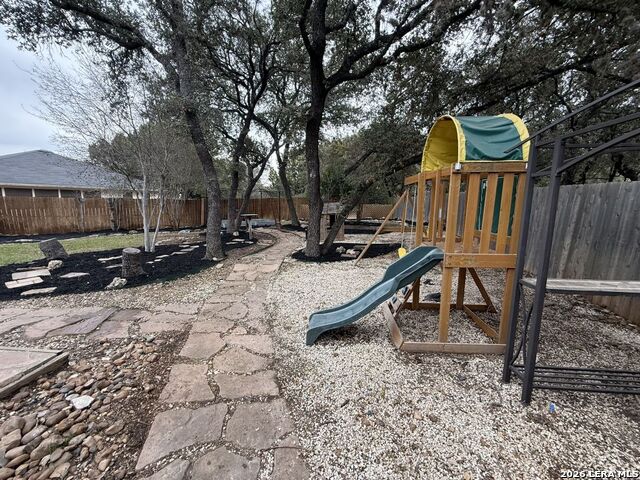 Listing photo id 18 for 8102 Braun Forest