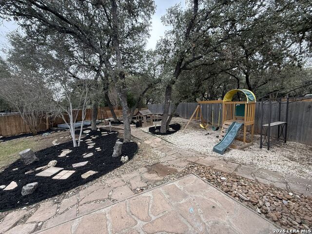 Listing photo id 19 for 8102 Braun Forest