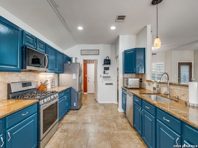 Listing photo id 2 for 8102 Braun Forest