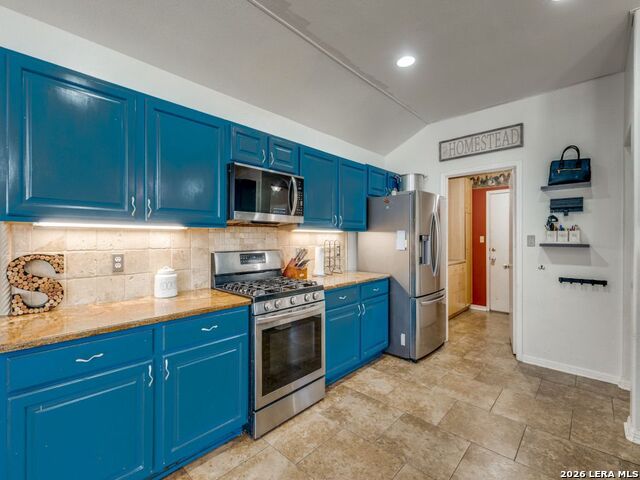 Listing photo id 4 for 8102 Braun Forest