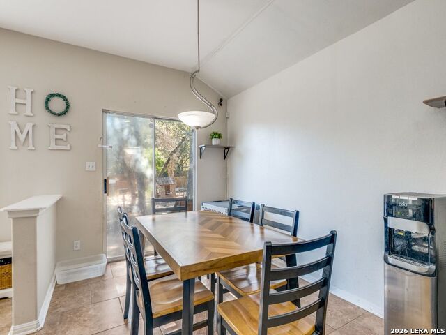 Listing photo id 5 for 8102 Braun Forest