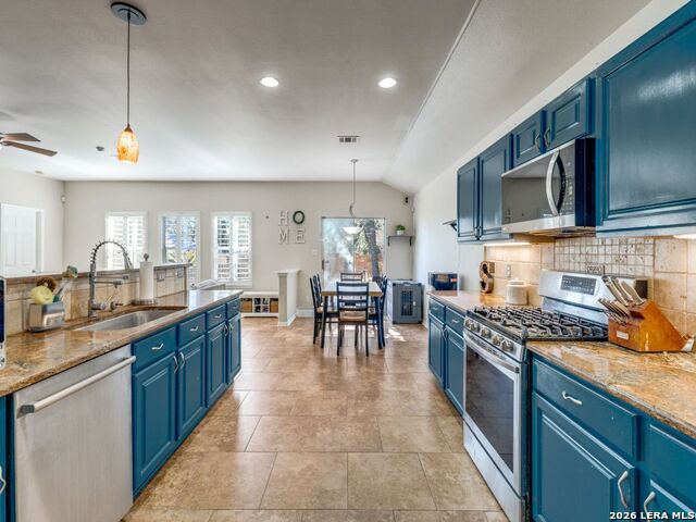 Listing photo id 7 for 8102 Braun Forest