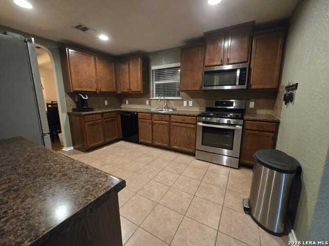 Image 13 of 39 For 5927 Onyx Way