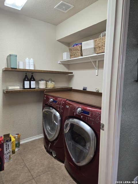 Image 14 of 39 For 5927 Onyx Way